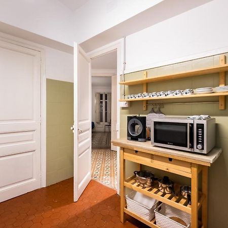 B42 - Modernist Apartment For Large Groups In Eixample Barcelona Bagian luar foto