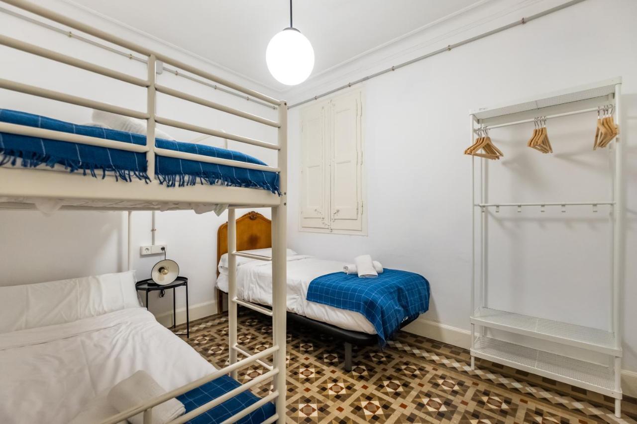 B42 - Modernist Apartment For Large Groups In Eixample Barcelona Bagian luar foto